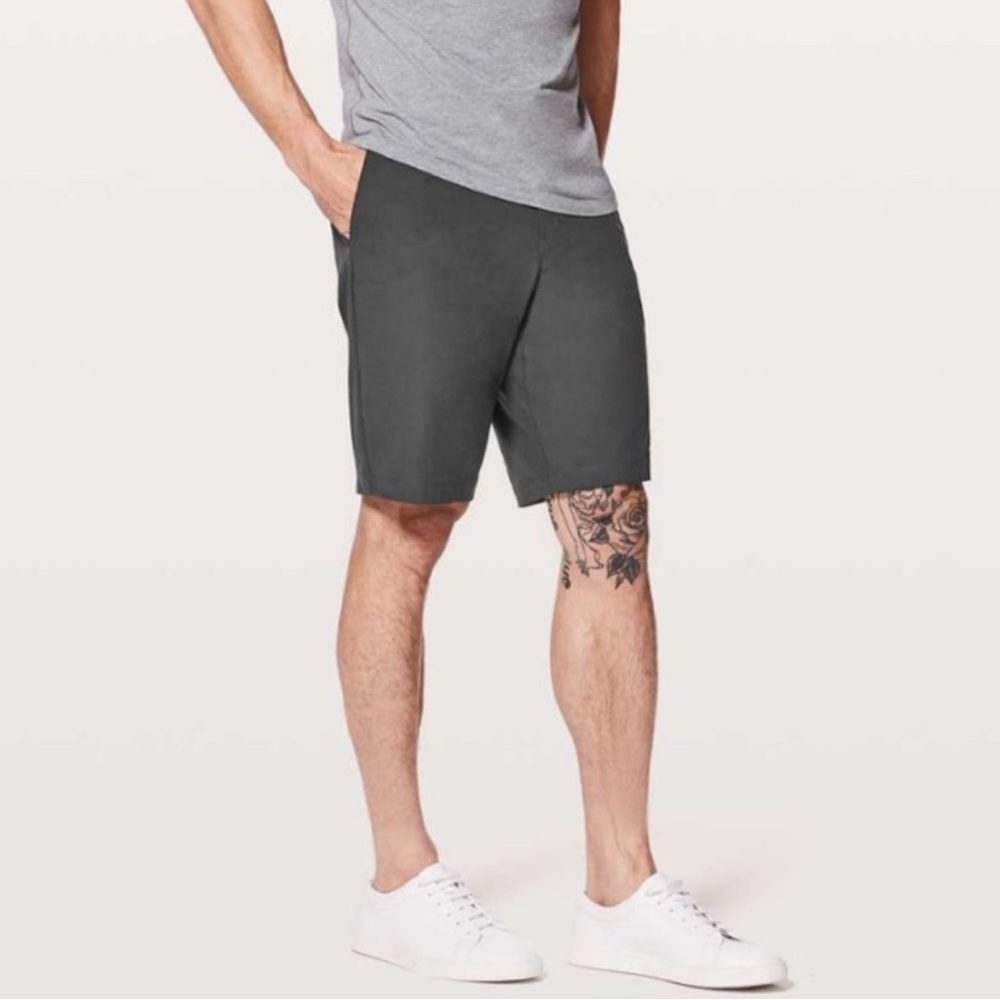 lululemon athletica Gray Flat Front Men Shorts hidden pocket within right pocket